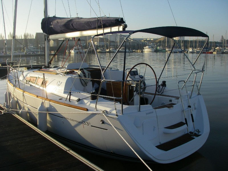 jeanneau sun odyssey 33i bimini