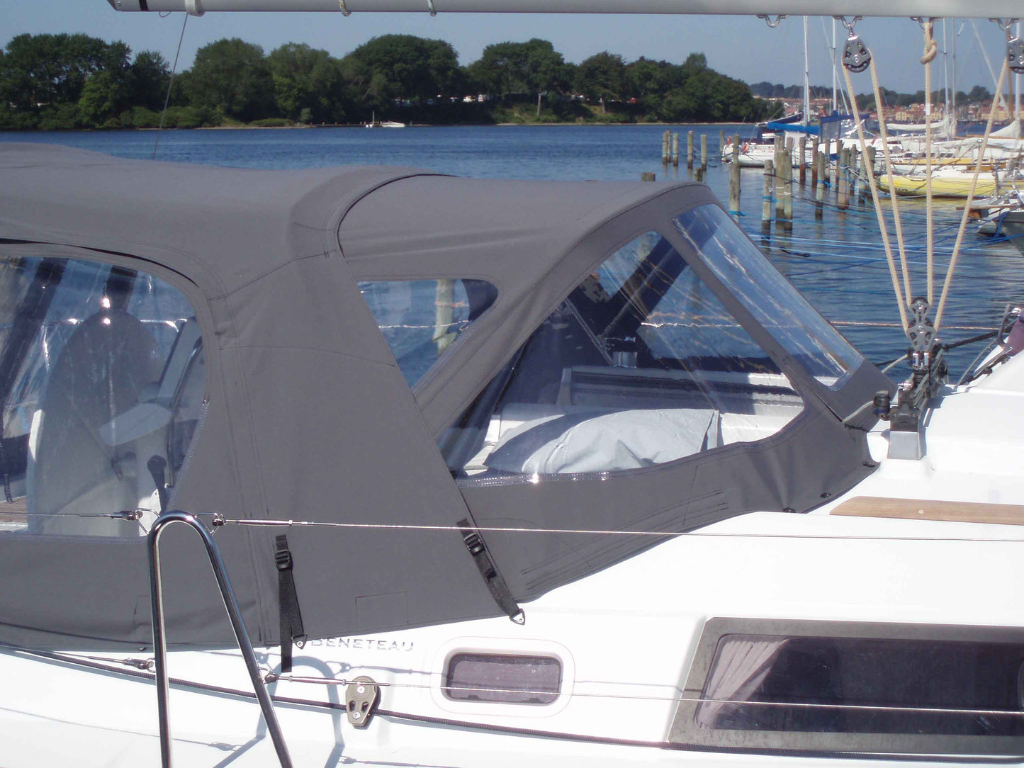 Beneteau oceanis 34 sprayhood