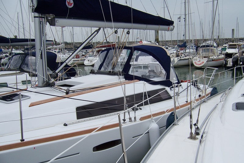 beneteau Oceanis 34 sprayhood