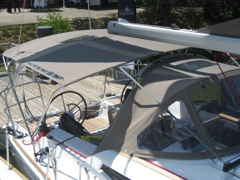 Jeanneau Sun Odyssey 379 bimini