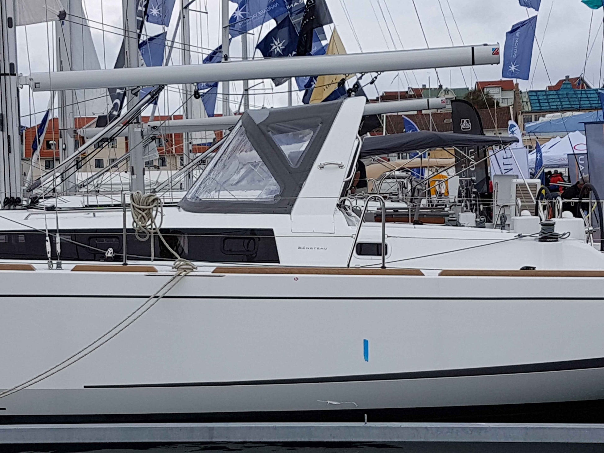 Beneteau Oceanis 38 Sprayhood