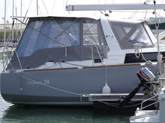 Beneteau Oceanis 38 Bimini with enclosure