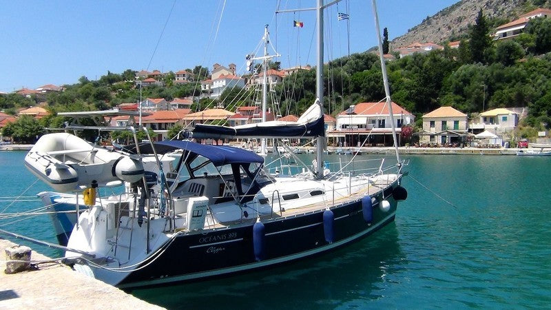 Beneteau Oceanis 393 bimini