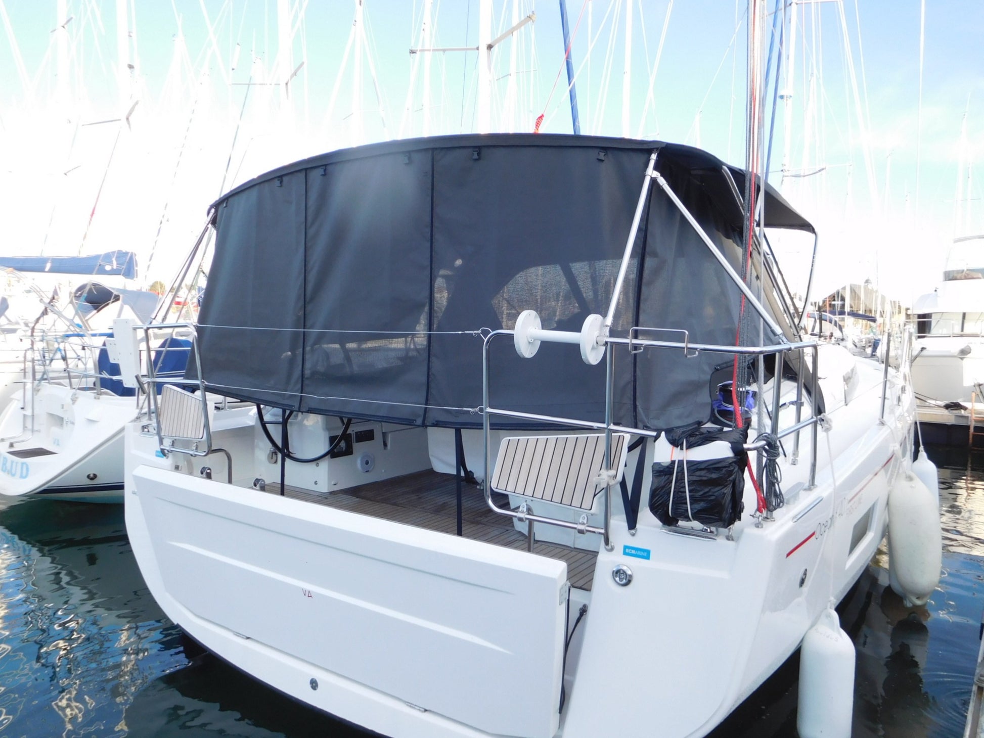 Beneteau Oceanis 40.1 bimini