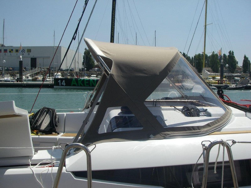 Jeanneau sun Odyssey 409 sprayhood