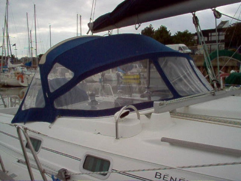 Beneteau Oceanis 411 sprayhood