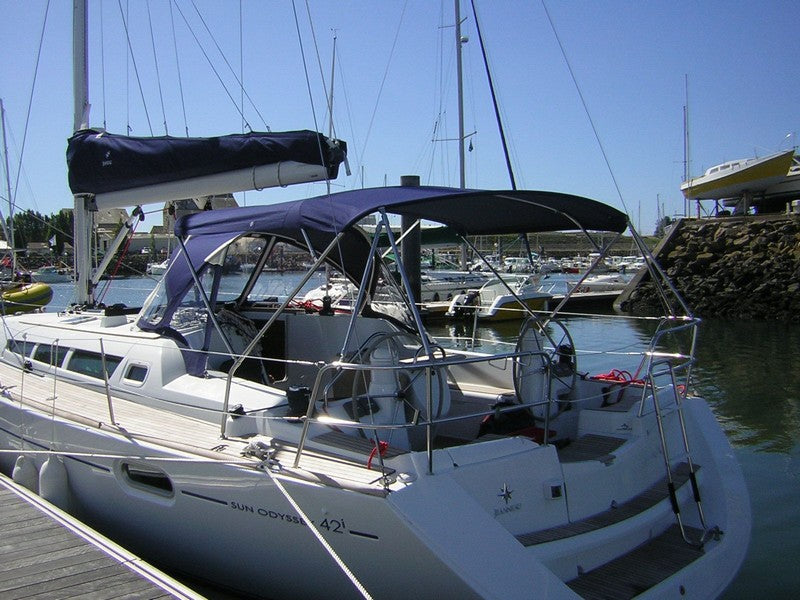 Jeanneau Sun Odyssey 42i Performance bimini