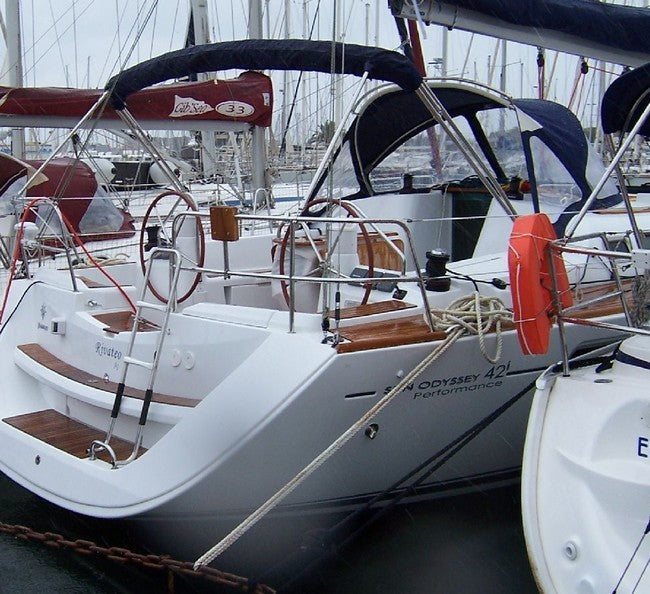 Jeanneau Sun Odyssey 42i Sprayhood