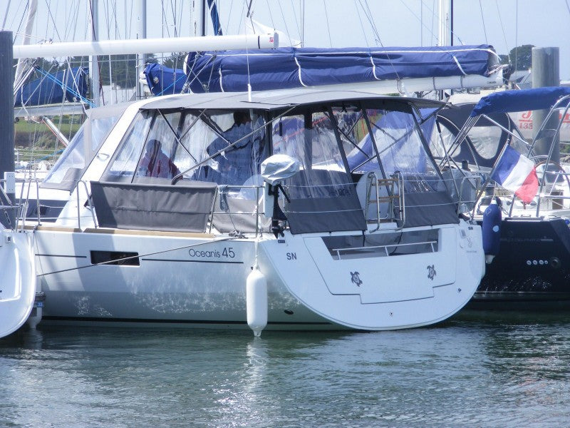 Beneteau Oceanis 45 bimini