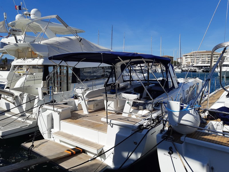 Beneteau Oceanis 46.1 bimini