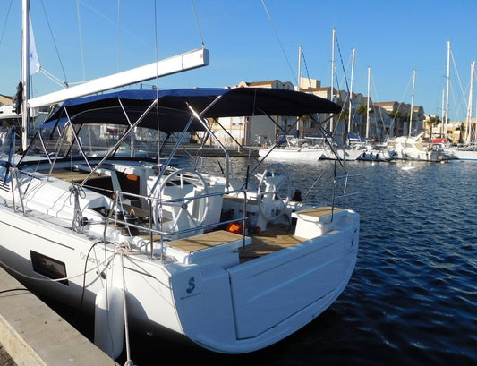 Beneteau Oceanis 46.1 bimini