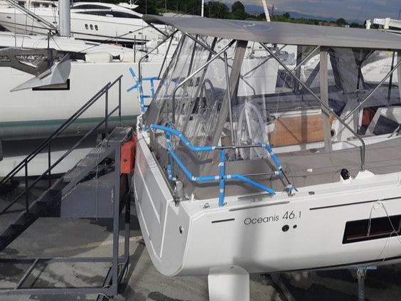 Beneteau Oceanis 46.1 bimini