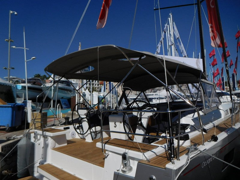 Beneteau Oceanis 51.1 bimini