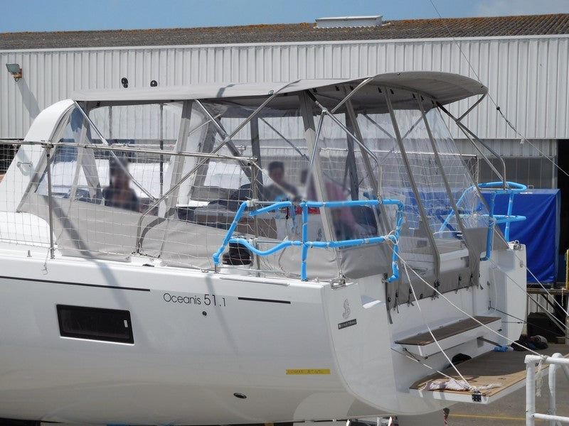 Beneteau Oceanis 51.1 bimini