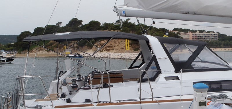 Beneteau Oceanis 55 bimini