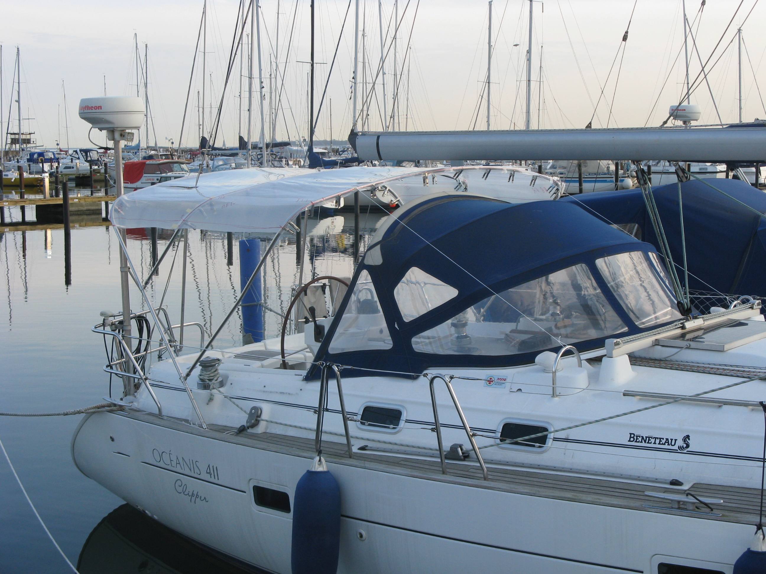 Beneteau Oceanis 411 bimini