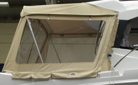 Beneteau Antares 6.80 båtkapell