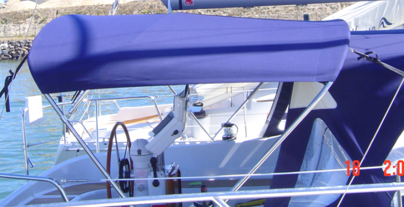 Beneteau 323 bimini