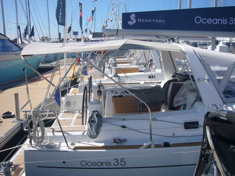 Beneteau Oceanis 35 bimini