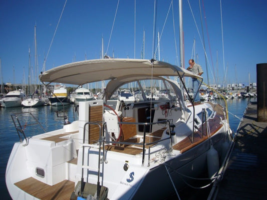 Beneteau Oceanis 37 Bimini