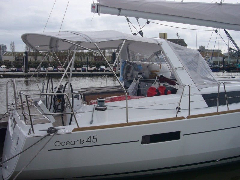 Beneteau Oceanis 45 bimini