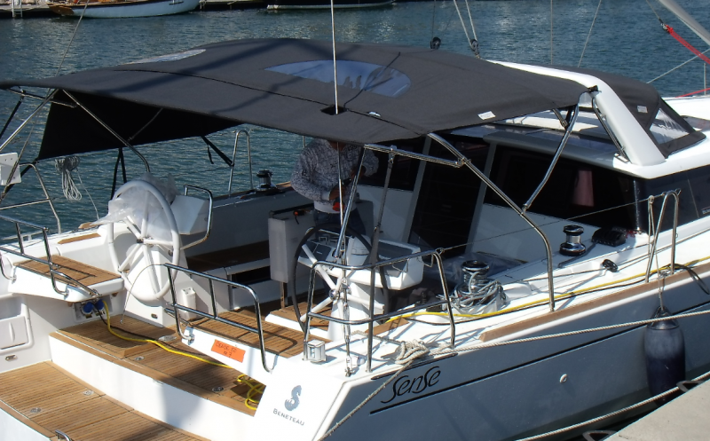 Beneteau Sense 50 bimini