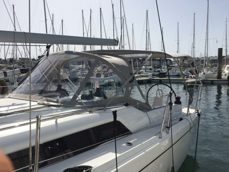 Beneteau Oceanis 34.1 sprayhood