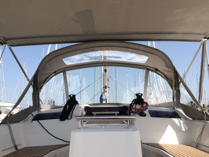 Beneteau Oceanis 34.1 sprayhood