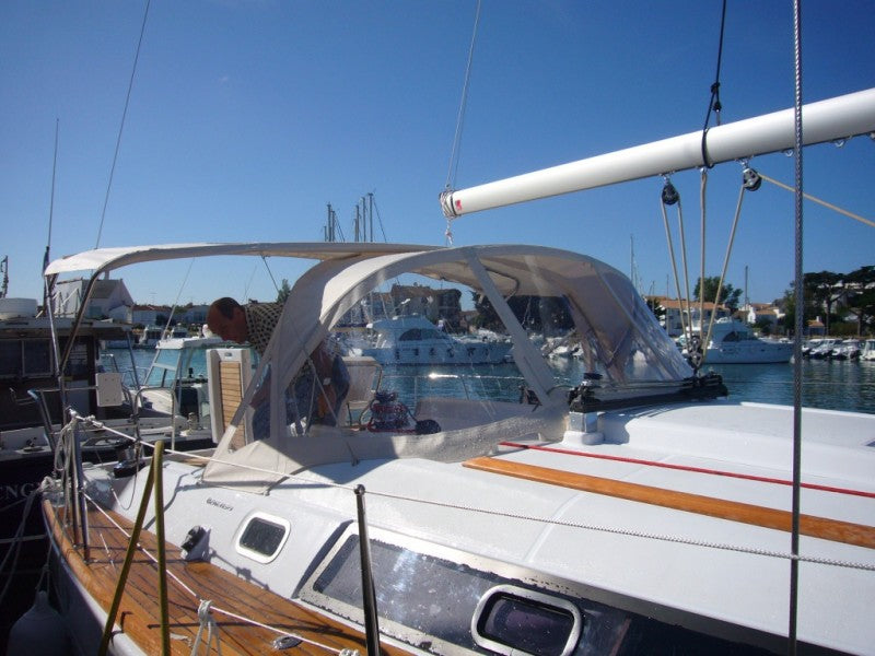 Beneteau Oceanis 37 sprayhood