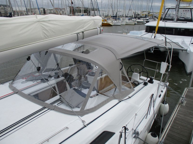 Beneteau Oceanis 40.1 sprayhood