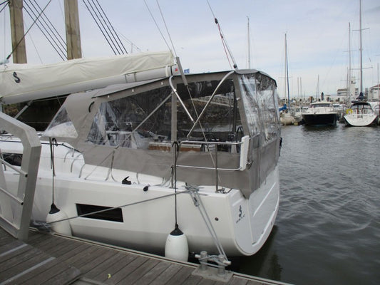 Beneteau Oceanis 40.1 bimini